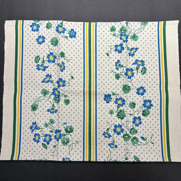 Vintage Lot of 3 Linen Kitchen Towels Emboridered Crocheted - Picture 2 of 11